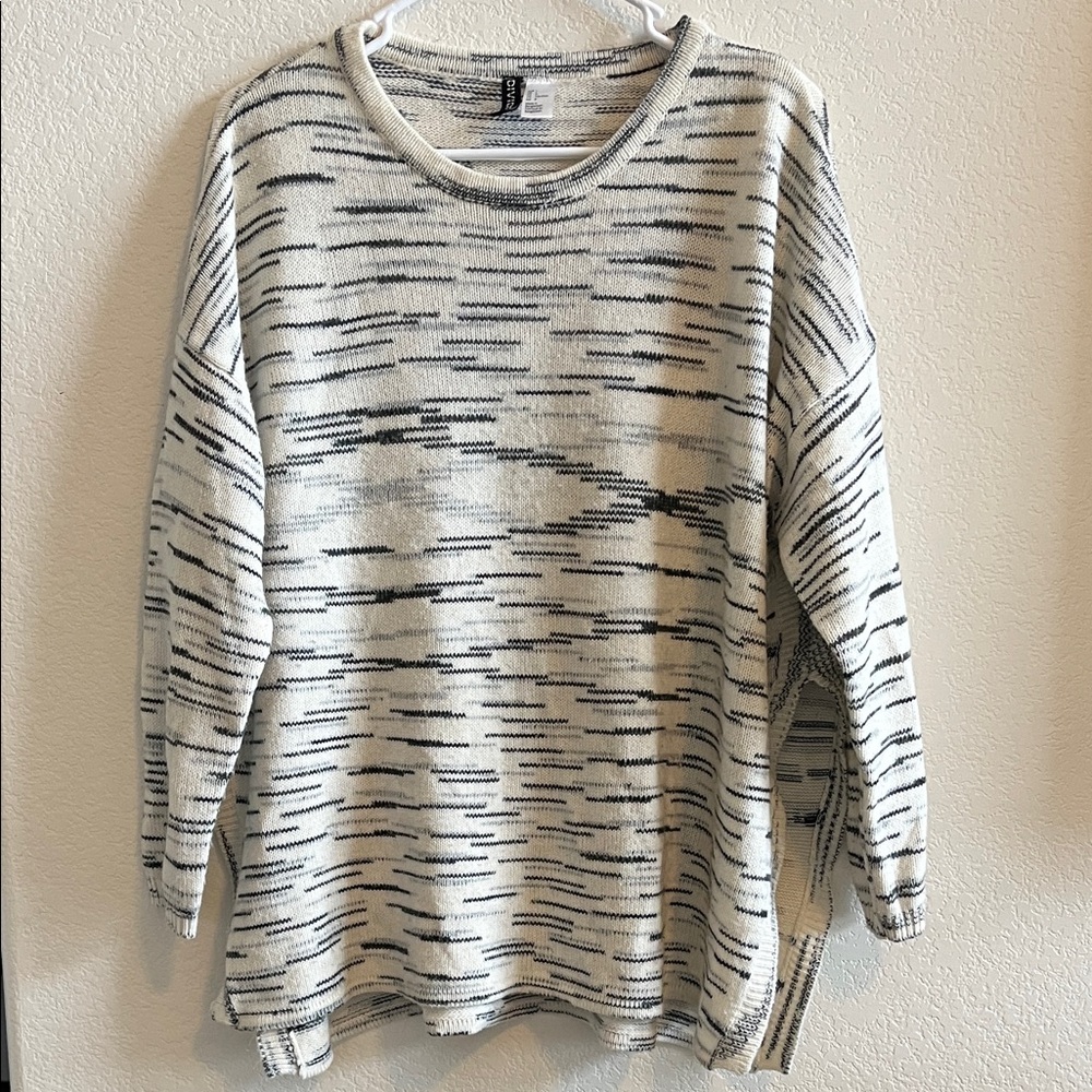 H&M Black & Cream Space-Dye Crew Sweater